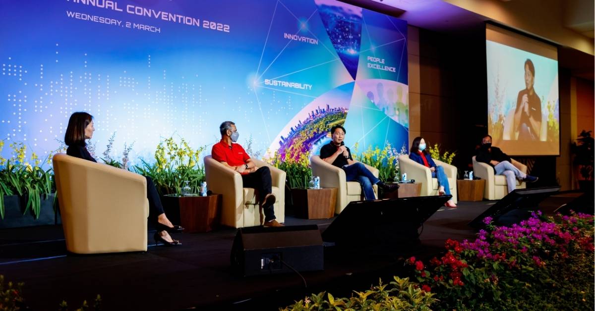 Hybrid events combine the strengths of both virtual and in-person events