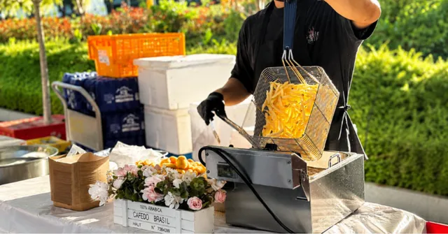 Dream Station's live food station offerings: French fries