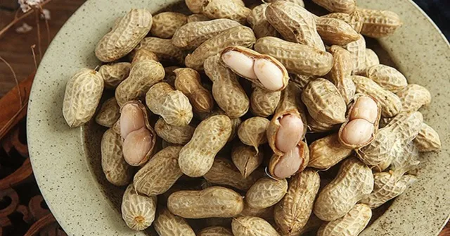 Dream Station's live food station offerings: Steamed Peanuts