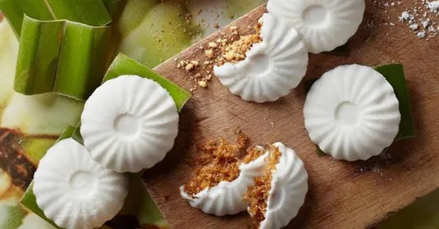 Dream Station's live food station offerings: Tutu Kueh