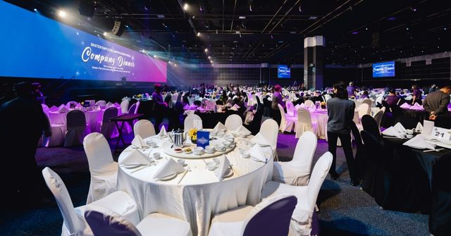 Overview of the overall dinner and dance event decoration