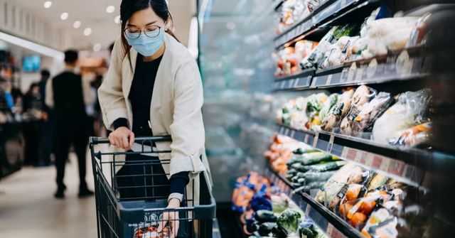 Knowing how to host Thanksgiving lets you know when to start grocery shoping