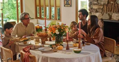 Guide on how to host Thanksgiving party like a pro