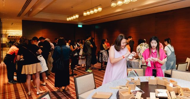 An overview of the lively herbal sachet workshop Dream Station organized at a corporate event