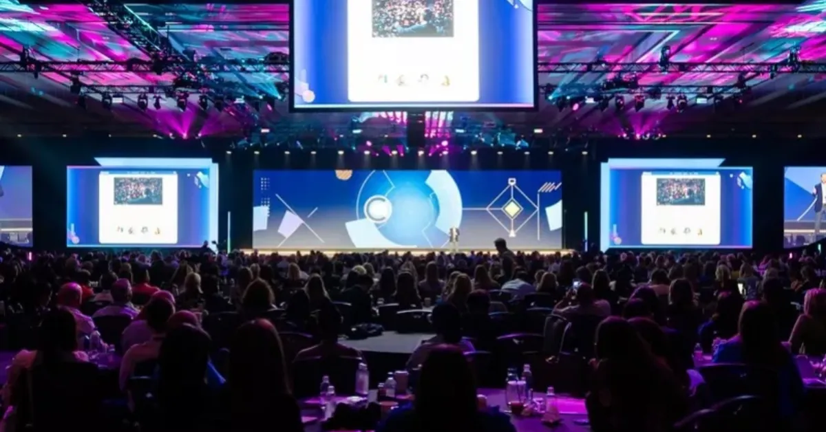 A large conference audience playing one-question poll as an icebreaker