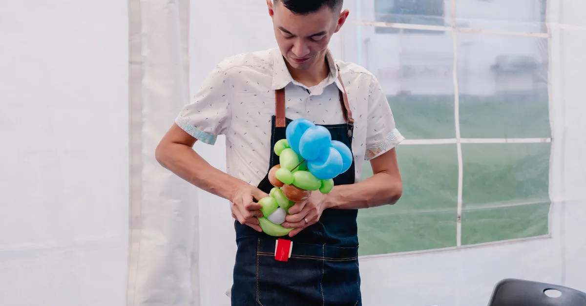 One of Dream Station's fringe activities: Balloon Sculpting