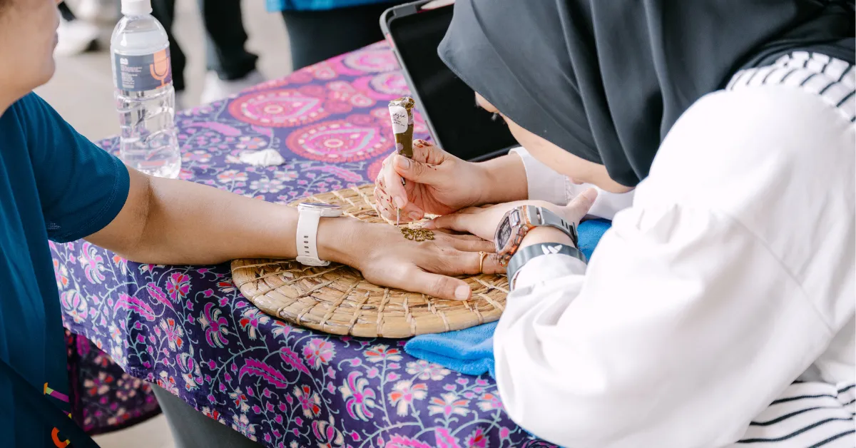 One of Dream Station's fringe activities: Henna Art