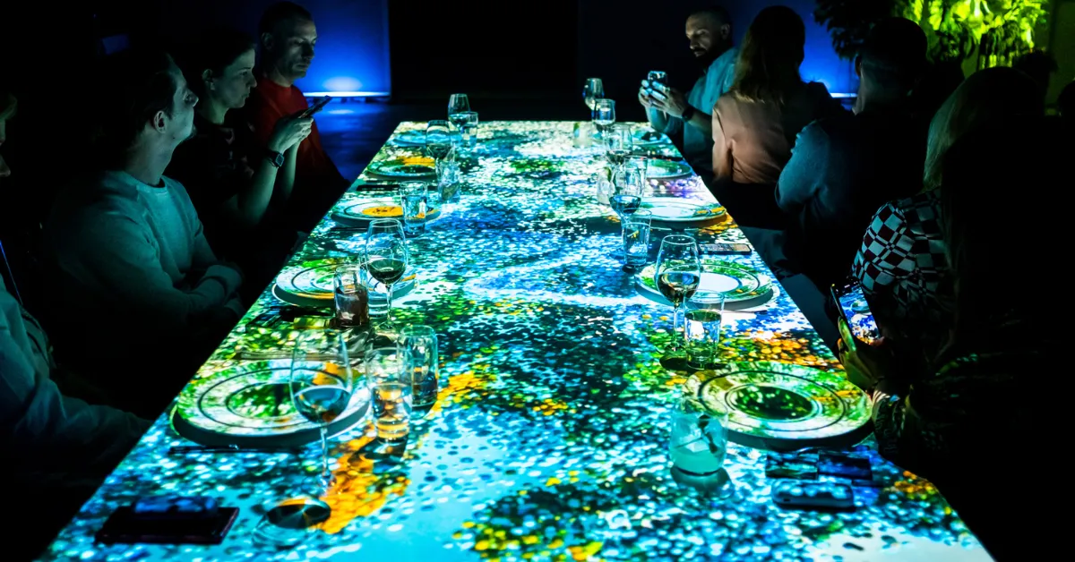 Dinner and dance entertainment ideas: Tech-Driven Entertainment