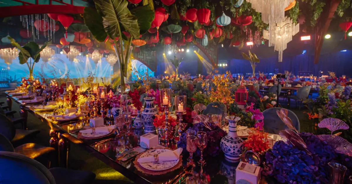 One of poppular dinner and dance themes: Crazy Rich Asians