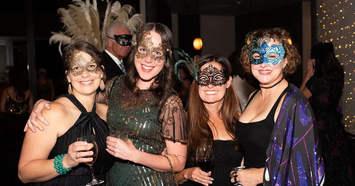 One of poppular dinner and dance themes: Masquerade Ball