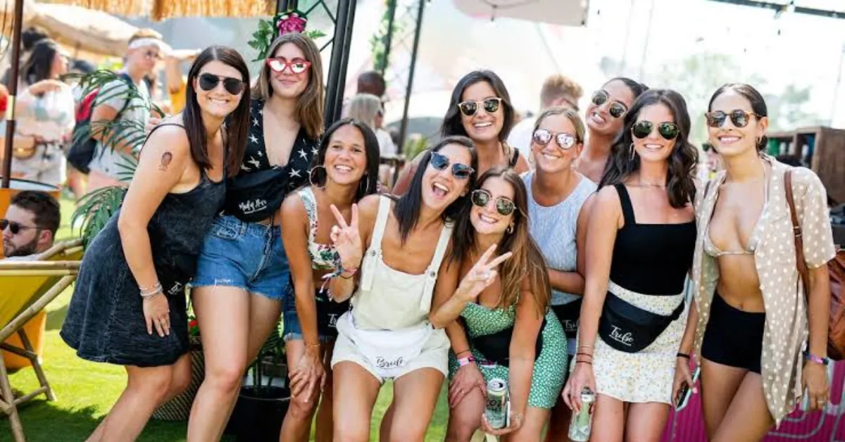 One of poppular dinner and dance themes: Music Festival